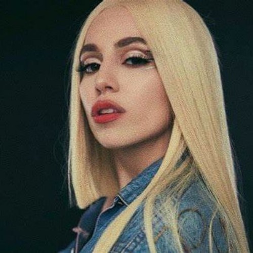  Ava Max - On Somebody