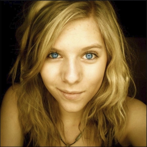  Aurora - Puppet