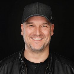 Freaks (Festival Mix)