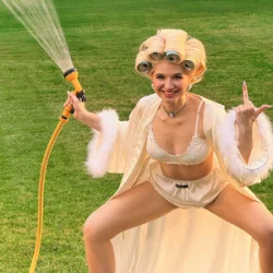 ULIANA ROYCE - �� ����