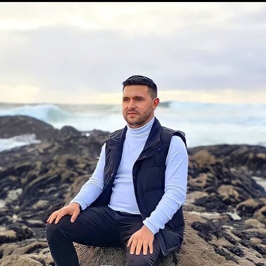  I. Nicov - Bate vintul valurile