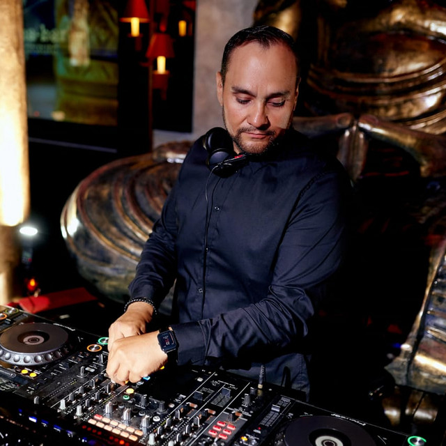  3NT Vs. DJ Renat - Apple Pie