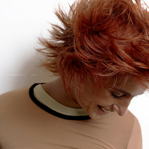  Naomi Scott - Gracie