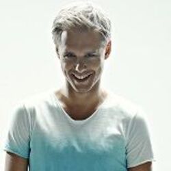  Armin van Buuren feat. Mic Burns - Empty State (Radio Edit 1)