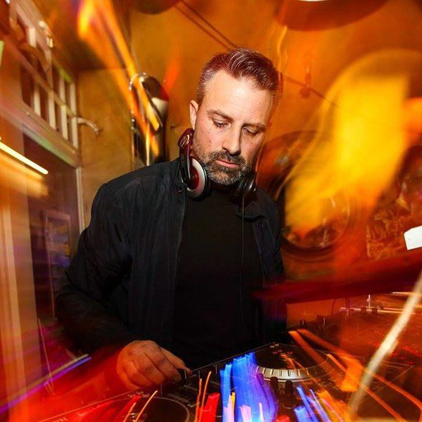  DJ Christian B - Hold Me Close (Original Mix)